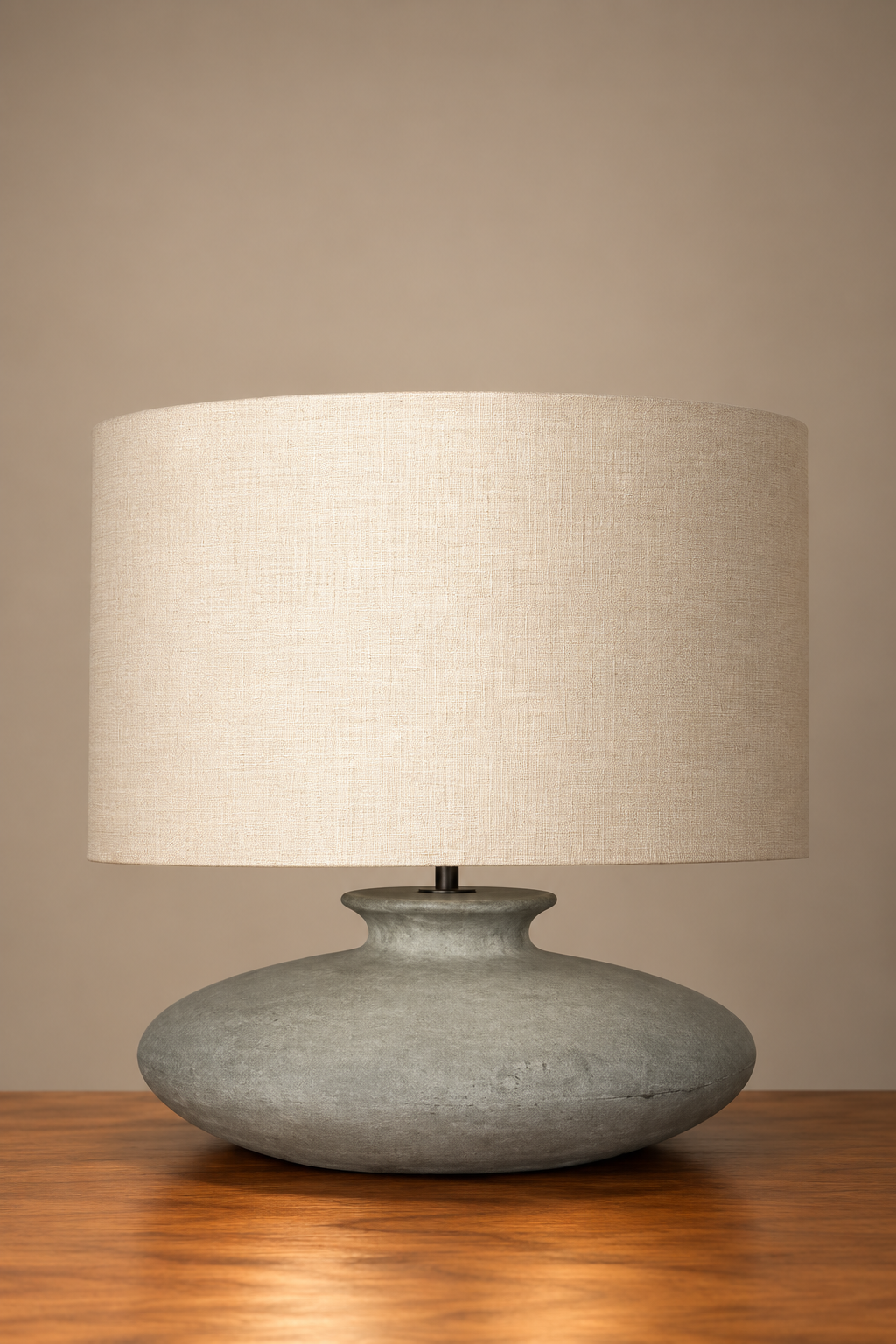 The Phillips Cement Table lamp - Linen shade